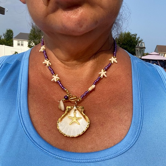 Natural Shell Gilded in Gold Leaf with a Starfish-Freshwater Pearl Boho Necklace - Picture 5 of 7